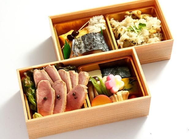 自家製鴨ロース低温ステーキ膳 (伊右衛門500ml付) 大 2,160円 小 1,800円