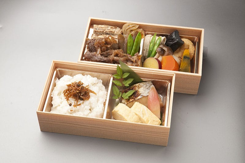 和牛すきとみのる膳 (伊右衛門500ml付) 大 2,500円 小 2,000円