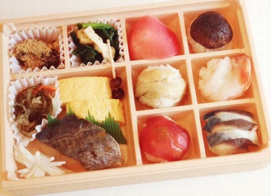ミニ手毬寿司膳(伊右衛門500ml付) 1,800円
